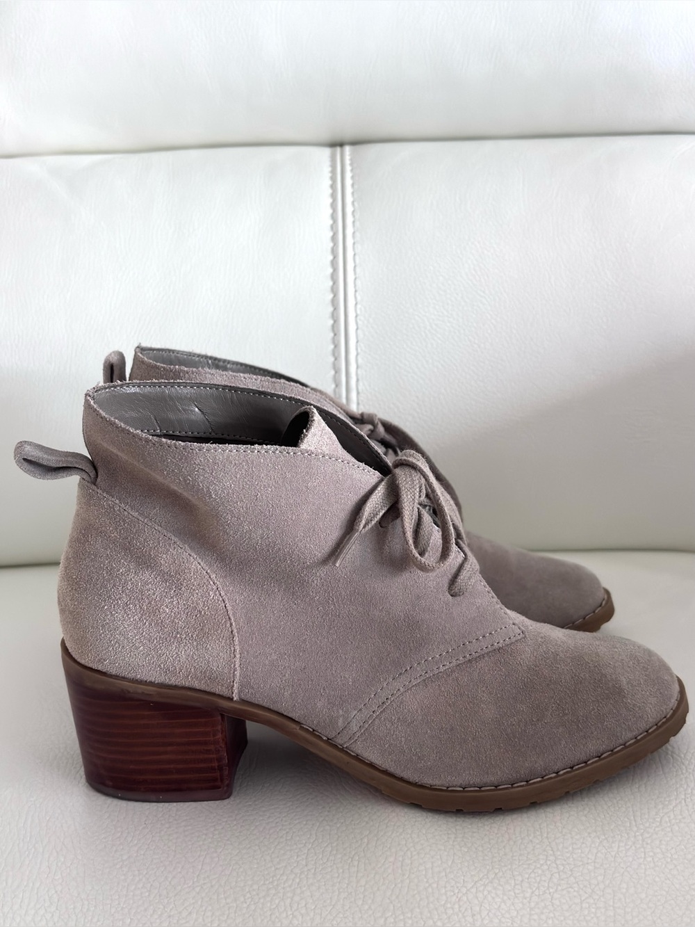 Susina Size 7.5 Taupe Tan Suede Ankle Booties Tie Closure Shoes